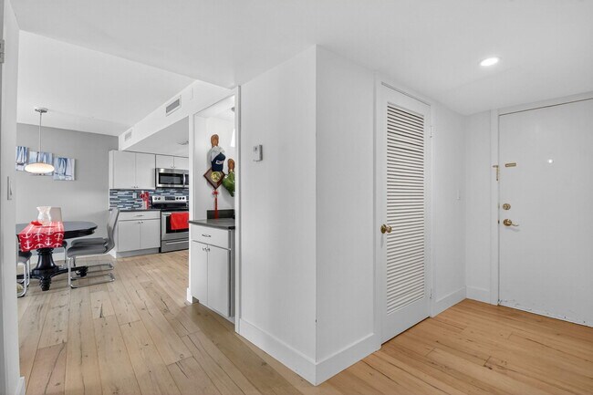 Building Photo - 2505 S Ocean Blvd
