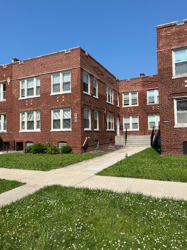 Building Photo - 9647 S Forest Ave