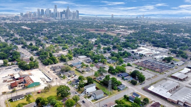 Building Photo - 3019 Elysian St