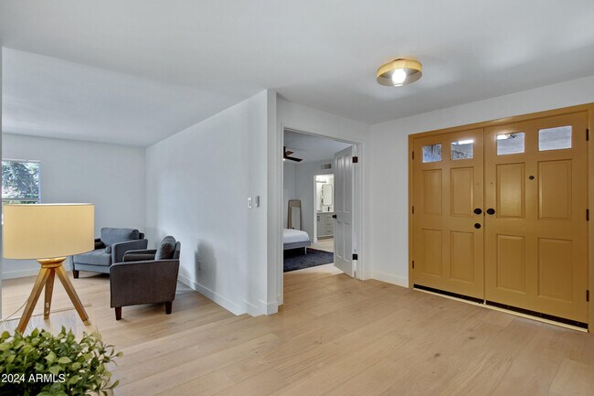 Building Photo - 2514 N 60th Pl