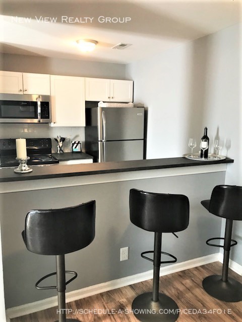 Foto del edificio - 5612 Farm Pond Ln