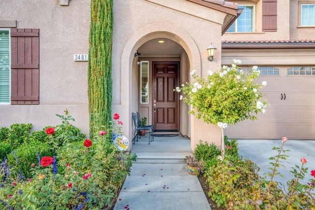 Building Photo - Beautiful 5 bedroom / 4 bath near Clovis East