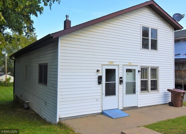 Front - 1103 Oak St
