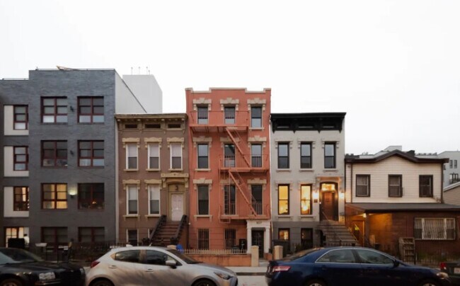 Foto del edificio - 807 Quincy St