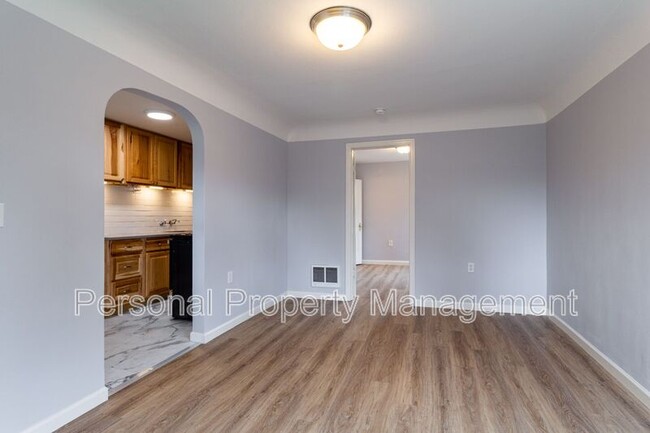 Building Photo - 1337 Z St