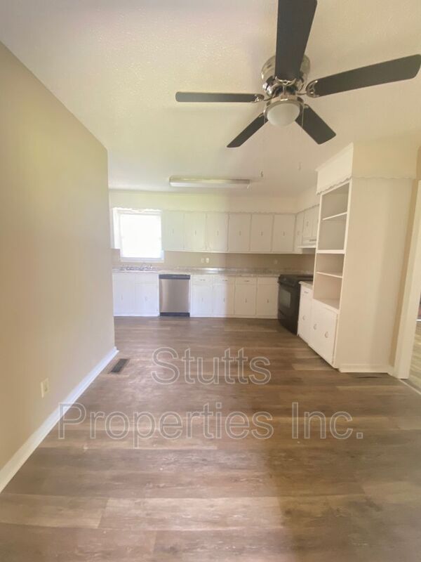Building Photo - 1610 Burroughs Ave