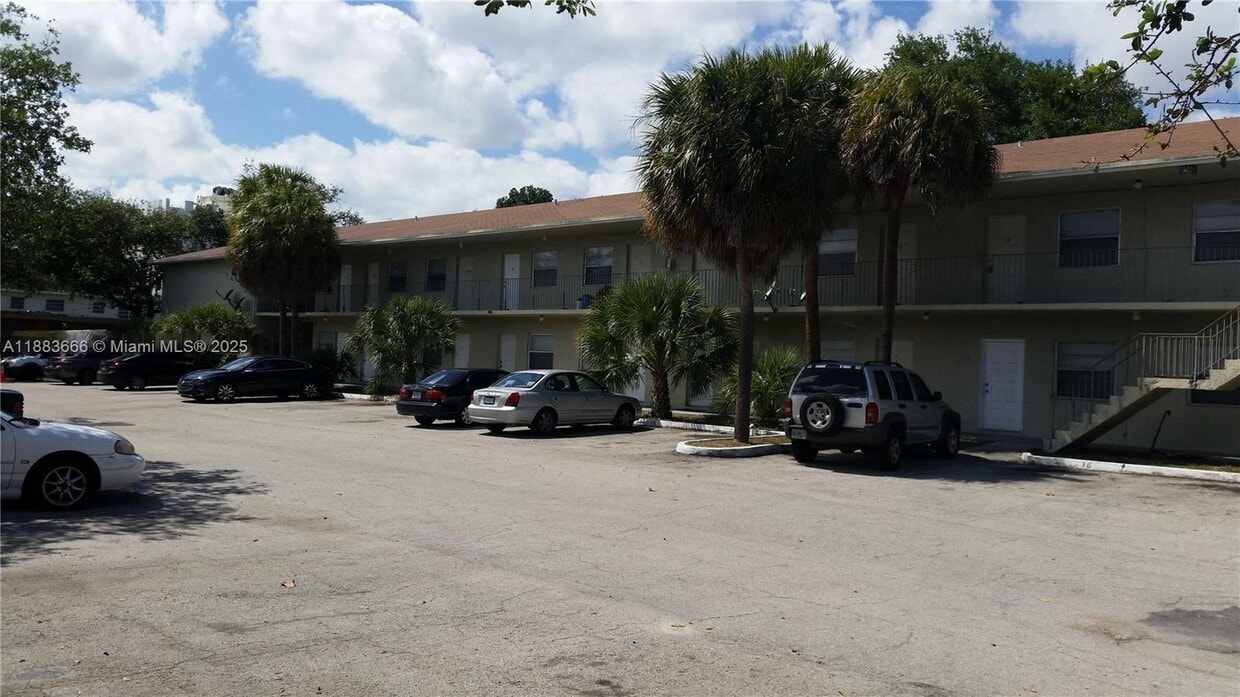 Primary Photo - 2401 Van Buren St