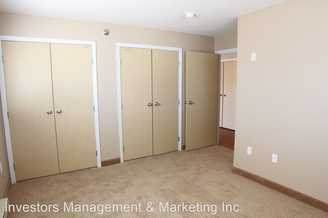 Building Photo - 3850-3880 Garden View Dr