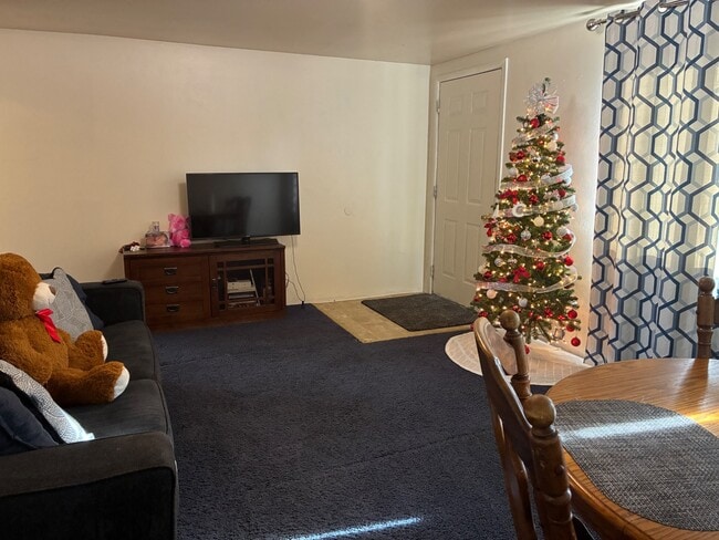 Building Photo - 202 W Lorene Ln