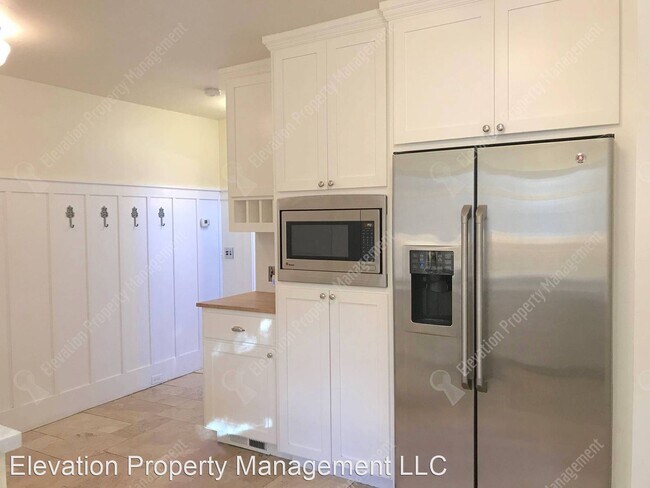 Building Photo - 4 br, 1 bath House - 513 NW Newport Ave