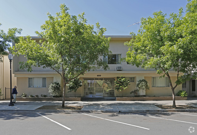Building Photo - Siesta Crestwood