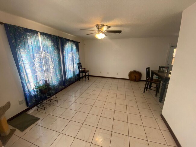 Building Photo - EASTSIDE HOME FOR RENT