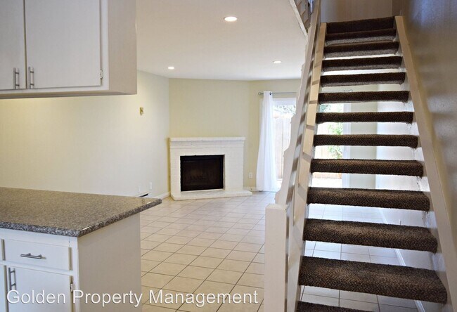 Building Photo - 2135 Thomas Ave