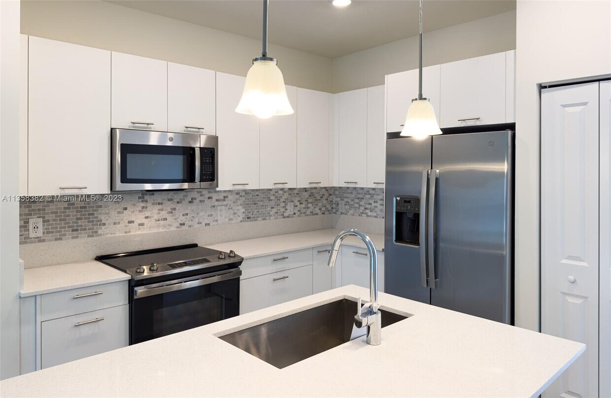 8001 NW 41st St Unit 203, Miami Springs, FL 33166 Condo for Rent in