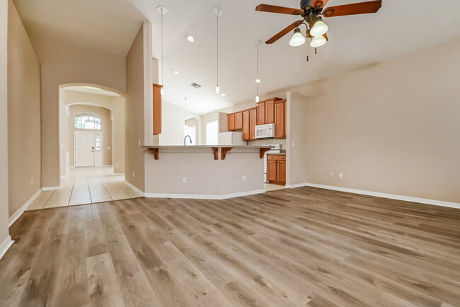 Foto del edificio - 8112 Moccasin Trail Dr