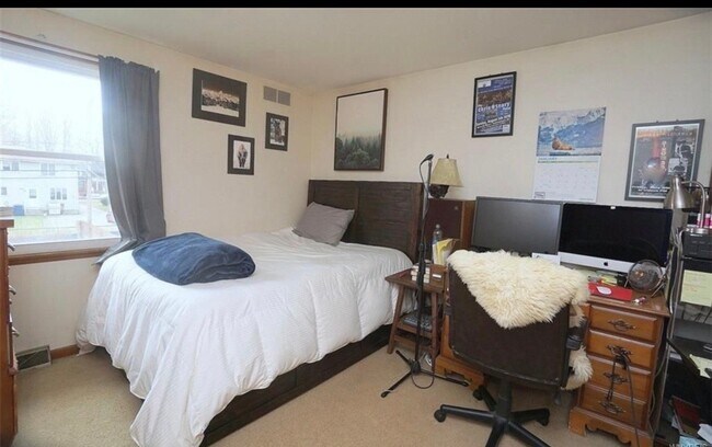 Foto del edificio - 225 Sunshine Dr