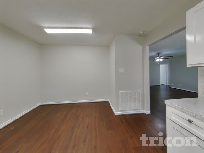 Building Photo - 28707 Binefield St