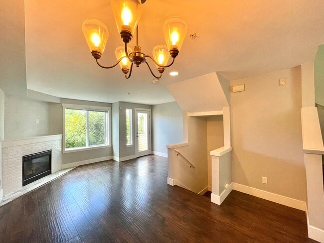 Building Photo - Great Townhome for rent