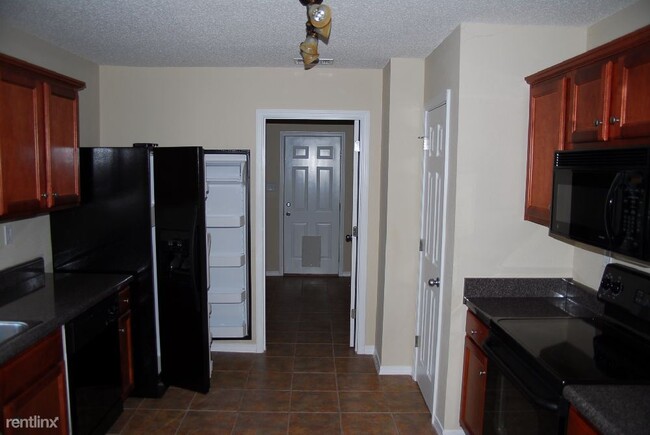 Building Photo - 3 br, 2 bath House - 15076 Cedar Springs Dr