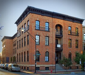 422.Washington.com - 422 S Washington St