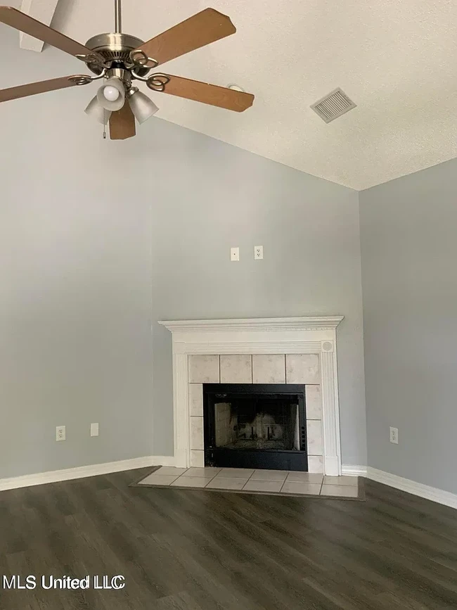 Building Photo - 13300 Saint Martin Dr