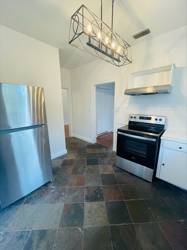 Foto del edificio - 2748 Vernon Terrace #2 1/1