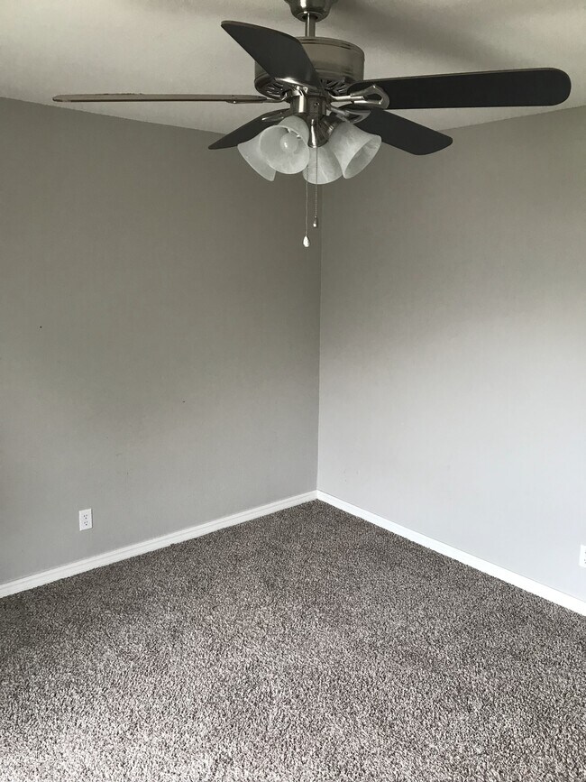 Foto del edificio - 825 Hardy Springs Cir