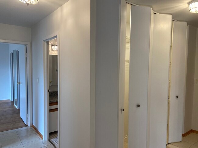 Foto del edificio - 1605 E Central Rd