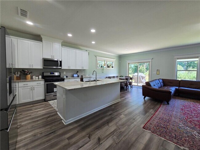 Building Photo - 4709 Dufour Dr