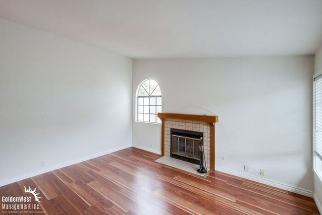 Building Photo - Beautiful 2Bdm 2Ba Condo in La Jolla Colon...