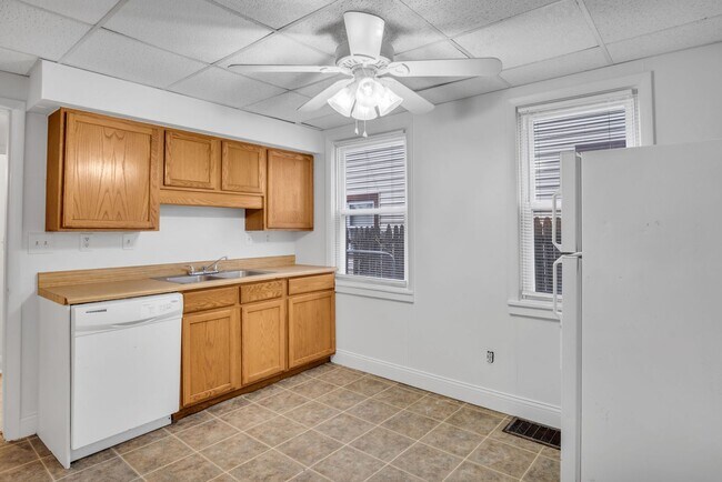 Foto del edificio - 2 bedroom 1 bathroom located in the heart of Carlisle