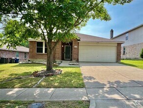 Building Photo - 1116 Willow Tree Dr