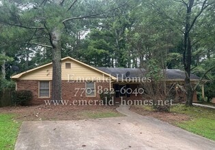 Building Photo - 416-418 Waterbury Dr
