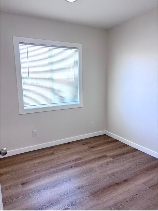 Foto del edificio - 1416 W 130th St