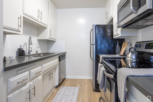 1HAB, 1BA - 875 ft² - Malibu Apartments