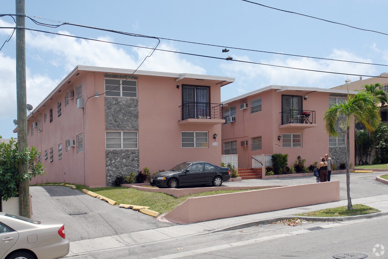 Primary Photo - 1140 SW 3rd St
