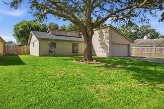 Building Photo - 466 El Toro Ln