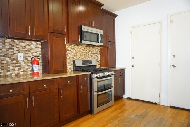 Foto del edificio - 247 Mt Prospect Ave