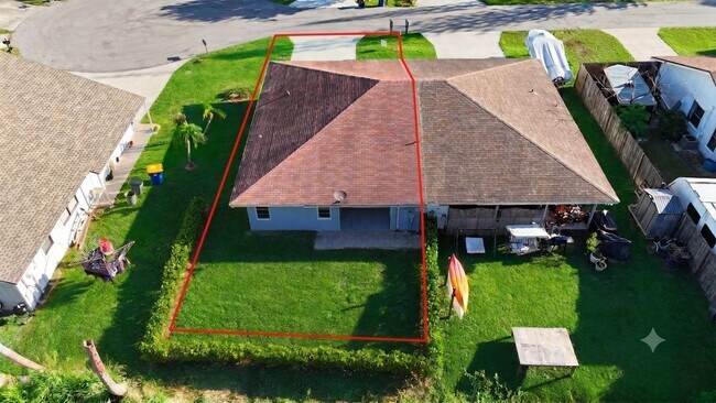 Building Photo - 4488 SE Salvatori Rd