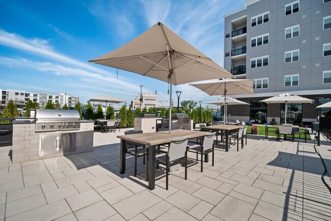 Foto del edificio - 999 Fort Lee Rd