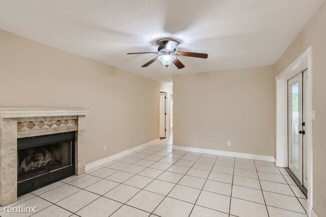 Foto del edificio - 4 br, 2 bath House - 424 San Sebastian Pra...