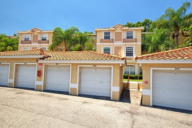 Great Location! 2 story Townhouse with 1 c... - Great Location! 2 story Townhouse with 1 c...