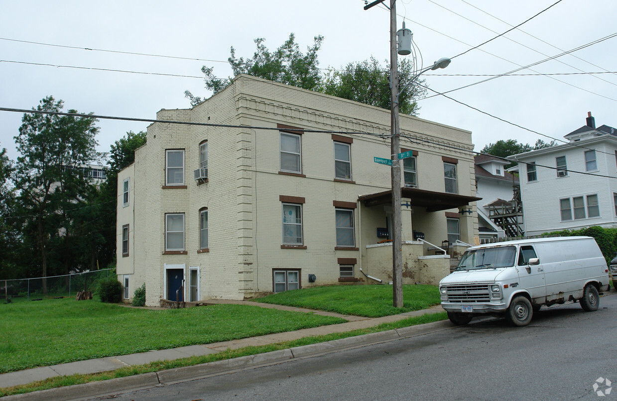 Foto principal - 3115 Davenport St