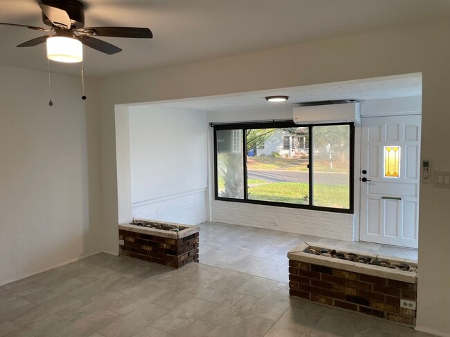 Building Photo - 253 Mateo Way NE