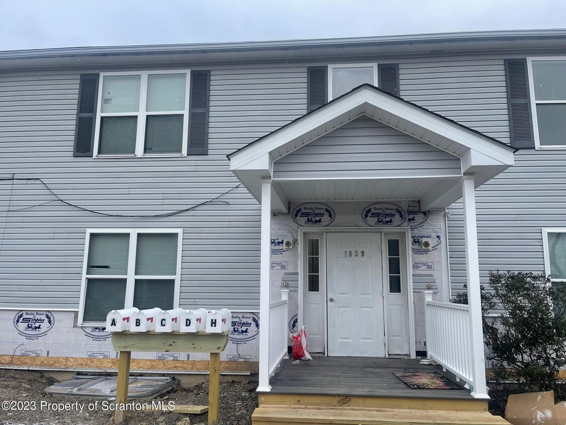 1039 Walker St, Dickson City, PA 18519 Room for Rent in Dickson City