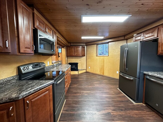 Building Photo - 2 Bed/1Bath house off Chena Ridge (Half Of...