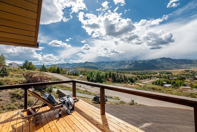 Building Photo - 6250 Mountain View Dr