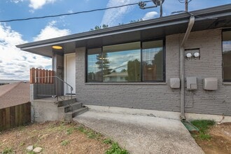 Building Photo - 635 NE Dallas St
