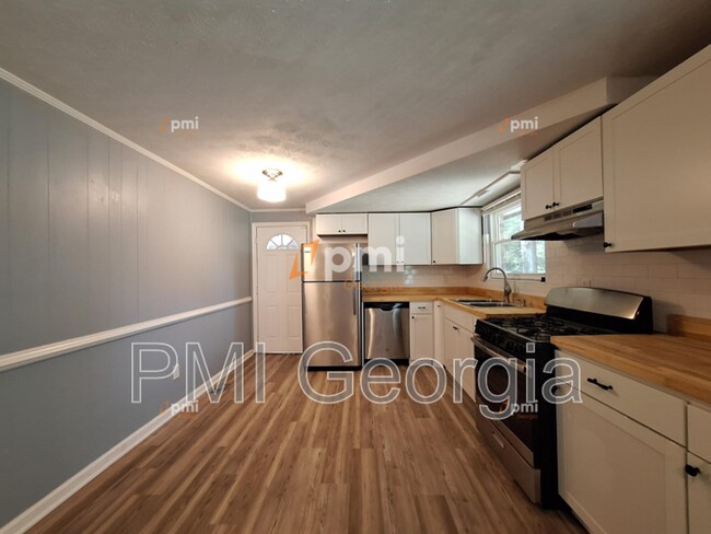Building Photo - 6139 Lullwater Dr