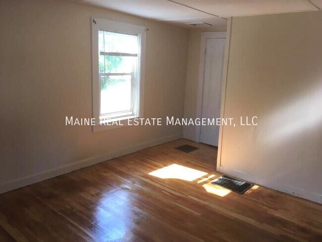 Foto del edificio - 35 Coldbrook Rd